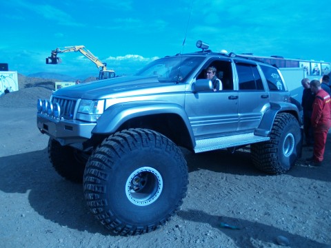 A nice big wheeled Grand Cherokee!